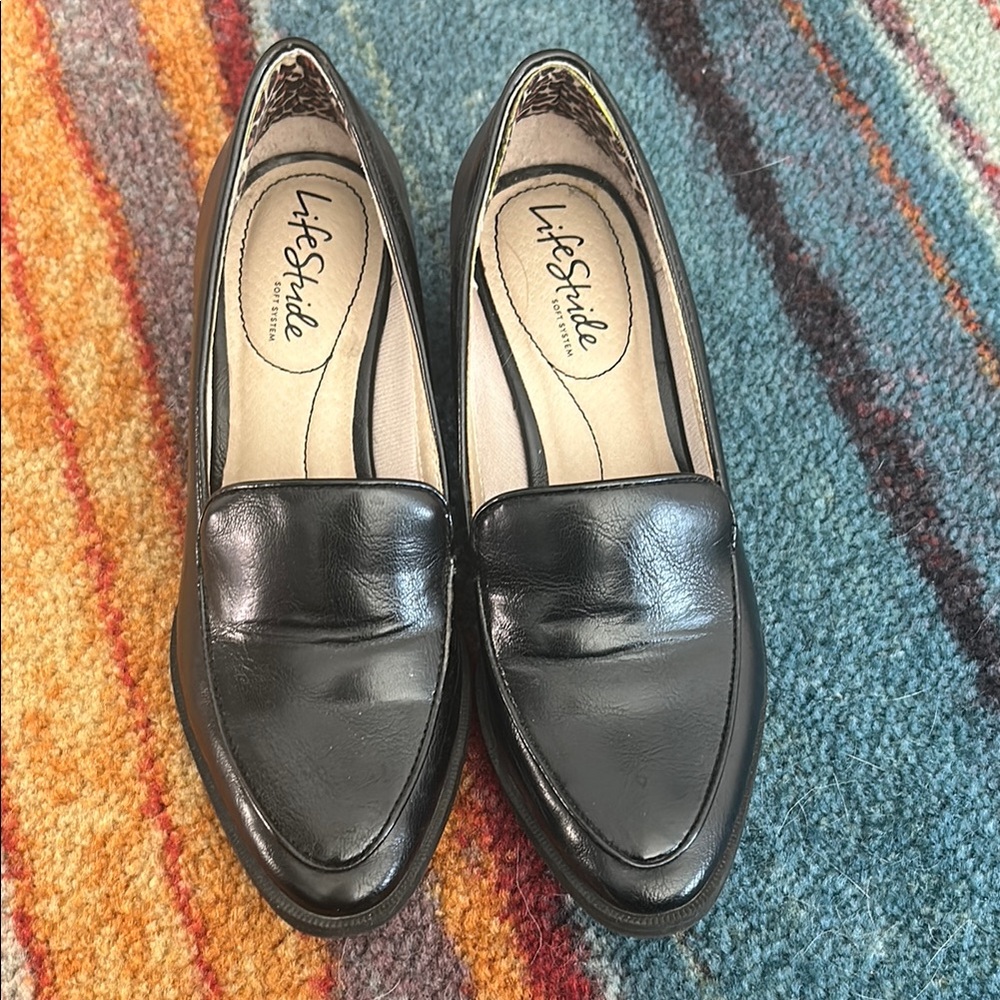 Life Stride Devyn Black Leather Flats Sleek Design